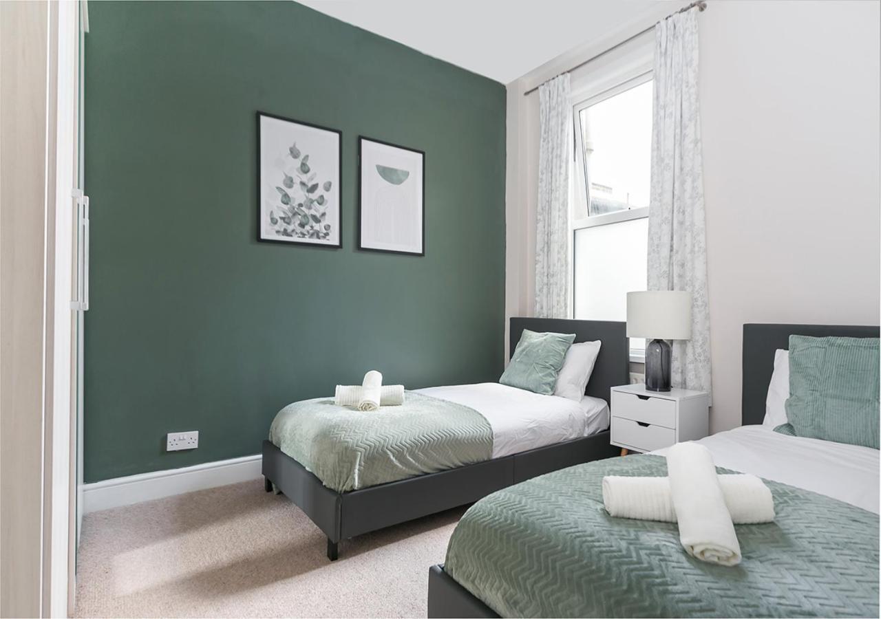 Luxury Chiswick 2 Bed Victorian Flat Londra
