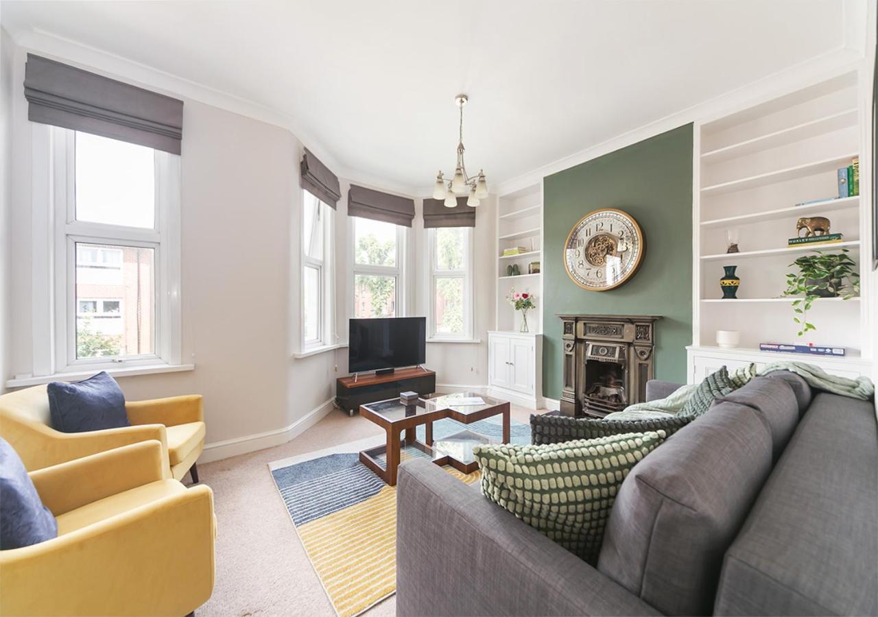 Luxury Chiswick 2 Bed Victorian Flat * Londra